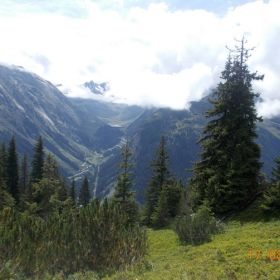 014Blick_zur_Silvretta-Hochalpenstraße_und_schwach_erkennbar_der_Vermunt-Stausee_042